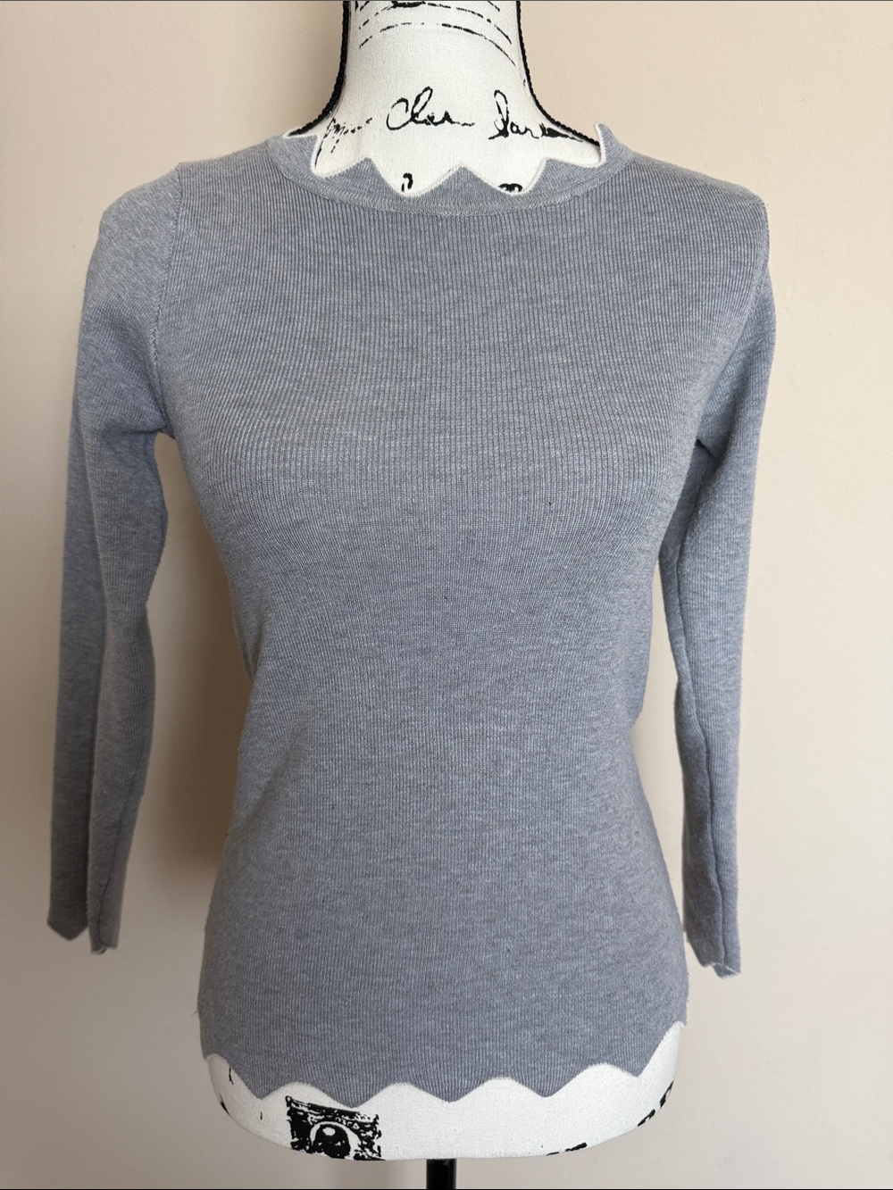 Light Gray Scalloped Hem Ribbed Sweater